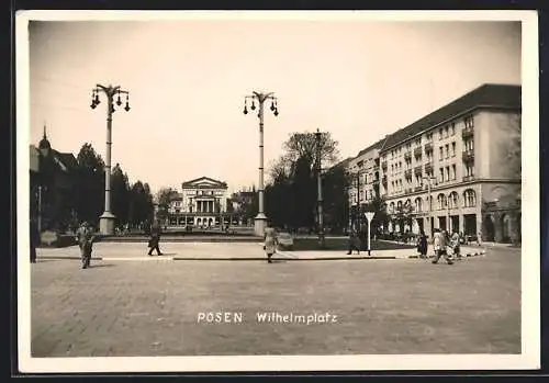 AK Posen, Wilhelmplatz mit Passanten