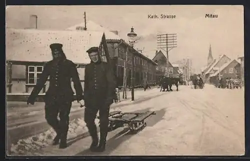 AK Mitau, Kath. Strasse, Soldaten mit Schlitten