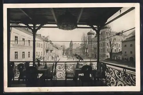 AK Lienz, Hotel Post mit Terrasse und Stadtplatz