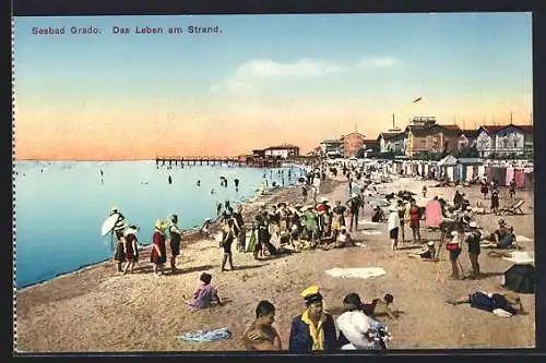 AK Grado, das Strandleben, Badegäste mit Blick zur Landungsbrücke