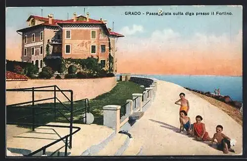 AK Grado, Passegiata sulla diga presso il Fortino, Promenade mit Kindern bei der Pension Fortino