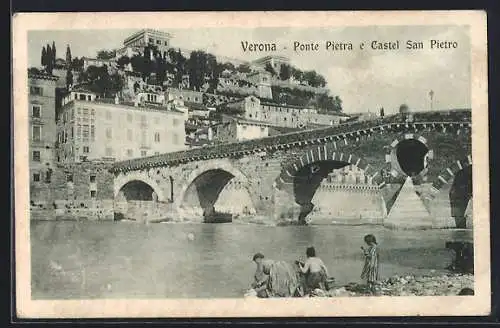 AK Verona, Ponte della Pietra e Castel S. Pietro, Waschfrauen am Fluss