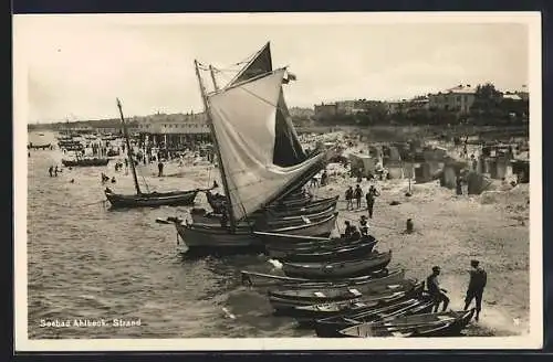 AK Ahlbeck / Seebad, Boote am Strand im Vordergrund