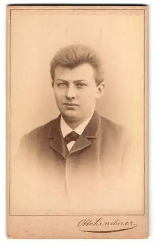 Fotografie Otto Lindner, Berlin, C. König Strasse 30, Portrait eines jungen Mannes