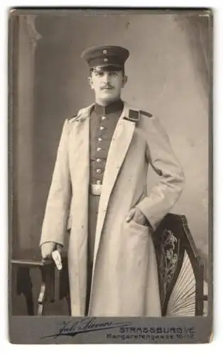 Fotografie Jul. Sievers, Strassburg i. E., Margarethengasse 10-12, Portrait eines Soldaten in Uniform