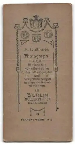 Fotografie A. Kulhanek, Berlin, Müllerstr. 137, Mädchen mit Schleife und Ball