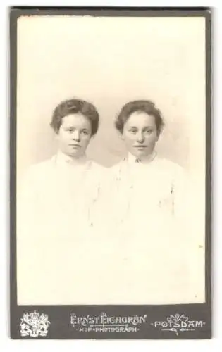 Fotografie Ernst Eichgrün, Potsdam, Nauener Strasse 27, Zwei Frauen in weissen Kleidern