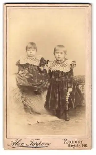 Fotografie Alex Tepper, Rixdorf, Bergstrasse 140, Zwei Kinder in festlicher Kleidung