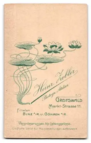 Fotografie Heinr. Köhler, Greifswald, Markt-Strasse 11, Dame im Garten