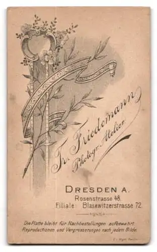 Fotografie Tr. Friedemann, Dresden, Rosenstrasse 48, Eleganter Herr im Anzug