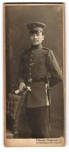 Fotografie P. Krabo, Frankfurt a. O., Wilhelmsplatz 20, Junger Mann in Uniform