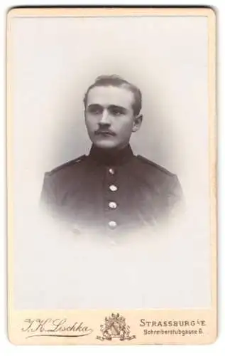 Fotografie J. K. Lischka, Strassburg i. E., Schreibersstubgasse 6, Porträt eines Soldaten in Uniform