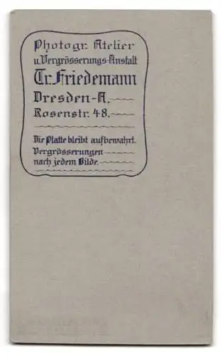 Fotografie Tr. Friedemann, Dresden, Rosenstr. 48, Eleganter junger Mann in Anzug