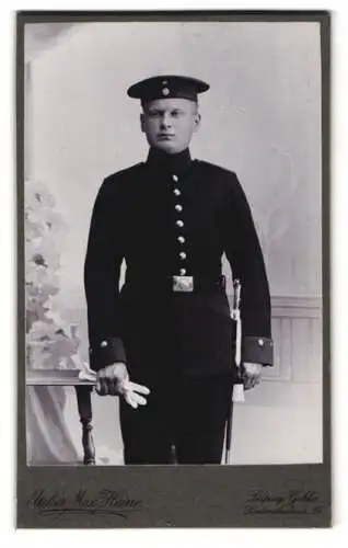 Fotografie Atelier Max Heine, Leipzig-Gohlis, Lindenthalerstrasse 28, Junger Soldat in Uniform