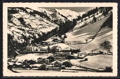 AK Grossarl im Pongau, Ortspartie mit Kirche im Winter