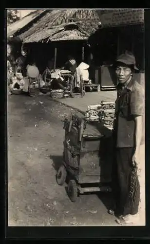 AK Saigon, Mann mit Holzwagen