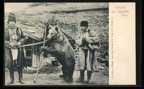 AK Zwei rumänische Männer mit einem Tanzbär