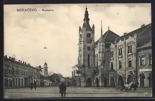 AK Mukacevo / Munkács, Radnice, Strassenpartie am Rathaus