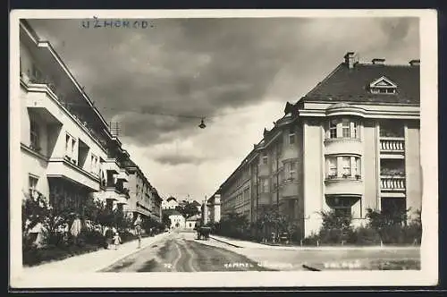 AK Uzhorod, Strassenpartie mit Wohnhäusern