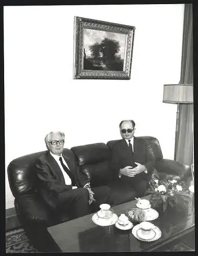 Fotografie Sven Simon, Bonn, Hans Jochen Vogel in Warschau mit General Wojciech Jaruzelski