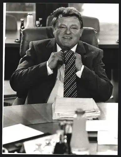 Fotografie WEREK, München, Kanzlerkandidat Franz Josef trauss im Kabinettsaal 1979