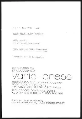 Fotografie Vario-Press, Bonn, SPD-Ehrenvorsitzender Willy Brandt in einem Gespräch