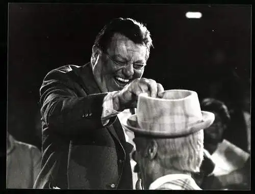 Fotografie Werek, München, Ministerpräsident Franz-Josef Strauss lachend