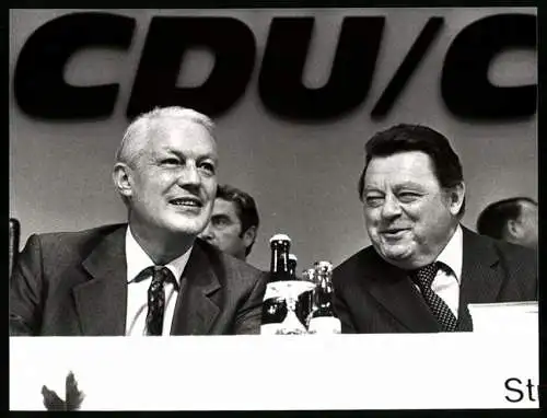 Fotografie Sven Simon, Bonn, Kanzlerkandidat Franz-Josef Strauss mit Vize Gerhard Stoltenberg, Delegiertentag in Mannheim