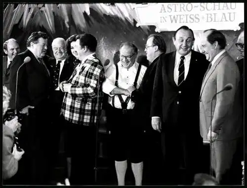 Fotografie Werek, München, Politiker Strauss, Ertl und Genscher beim Salvator-Anstich in München