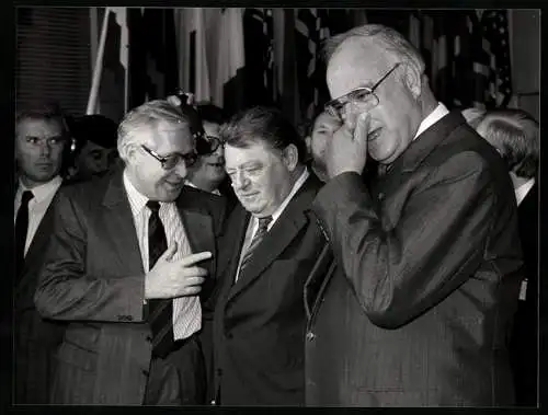 Fotografie Sven Simon, Bonn, Bundeskanzler Helmut Kohl, CDU-Politiker Bernhard Vogel, Franz-Josef Strauss