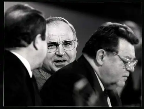 Fotografie Werek, München, Bundeskanzler Helmut Kohl, CSU-Chef Strauss, CSU-Generalsekretär Tandler