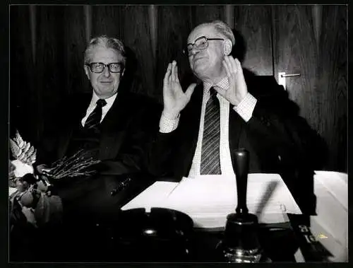 Fotografie Werek, Bonn, SPD-Fraktionsvorsitzender Hans-Jochen Vogel, Herbert Wehner