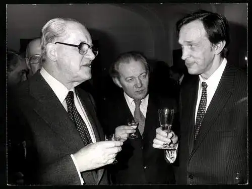 Fotografie Sven Simon, Bonn, Herbert Wehner, Sowjetischer Botschafter Valentin Falin