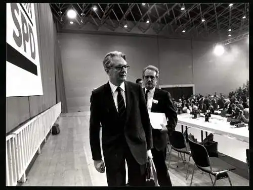 Fotografie Sven Simon, Bonn, Kanzlerkandidat Hans-Jochen Vogel, Johannes Rau, SPD-Bundeskonferenz in Kiel