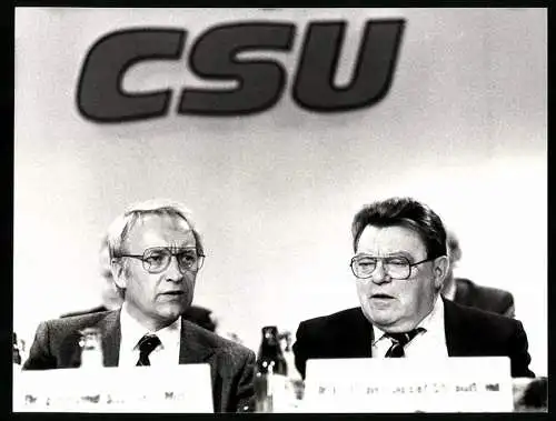 Fotografie Sven Simon, Bonn, Franz-Josef Strauss, Generalsekretär Edmund Stoiber, CSU-Parteiausschuss in Neuburg