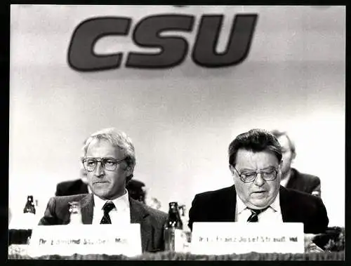 Fotografie Sven Simon, Bonn, Edmund Stoiber und Franz-Josef Strauss auf dem kleinen CSU-Parteitag in Neuburg