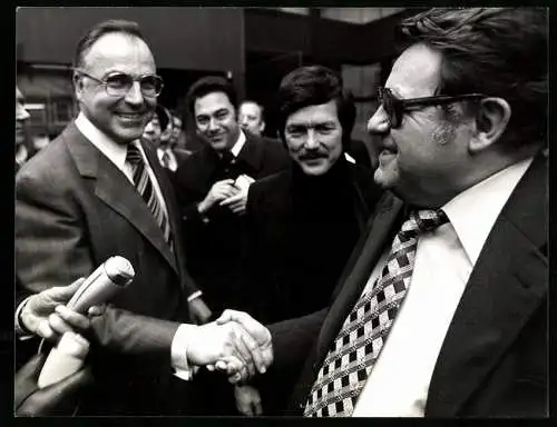 Fotografie Sven Simon, Bonn, CDU-Vorsitzender Helmut Kohl, Franz-Josef Strauss