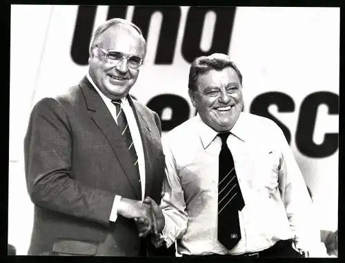 Fotografie Sven Simon, Bonn, Helmut Kohl und Franz-Josef Strauss auf dem CDU-Bundesparteitag in Mainz 1986