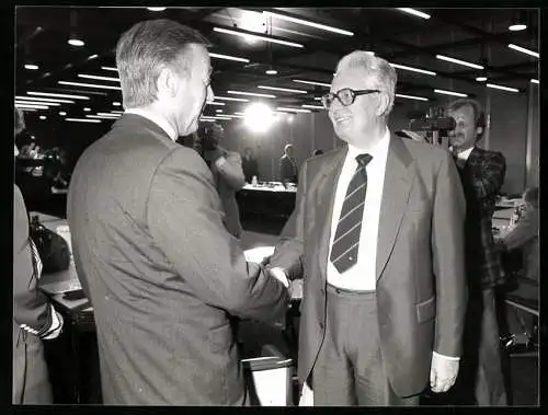 Fotografie Sven Simon, Bonn, SPD-Vorsitzender Jochen Vogel, IG-Metall-Vorsitzender Franz Steinkühler