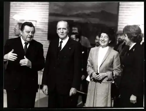 Fotografie Werek, Bundespräsident Carstens, Franz-Josef Strauss, Antrittsbesuch im Prinz-Carl-Palais