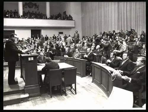 Fotografie Werek, Bonn, Franz-Josef Strauss bei seiner Antrittsrede vor dem Parlament 1978