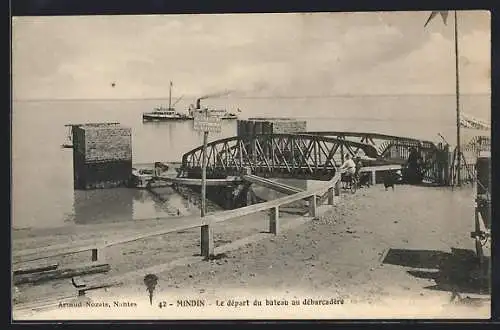 AK Mindin, Le depart du bateau au debarcadere