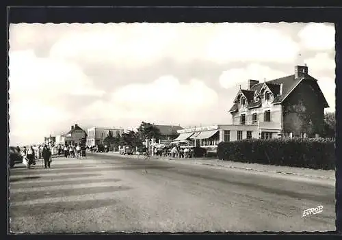 AK Tharon /L.-I., Le rond pont et le grand Hotel