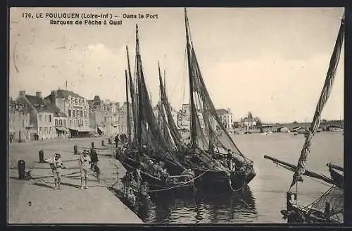 AK Le Pouliguen /Loire-Inf., Dans le Port, Barques de Pêche à Quai