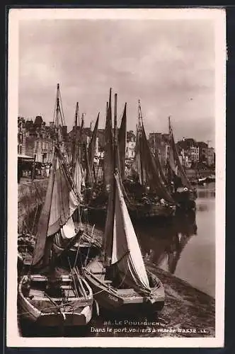 AK Le Pouliguen, Dans le port, voiliers à marée basse