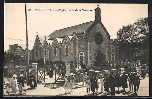 AK Pornichet, L`Église, sortie de la Messe