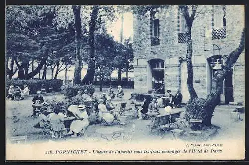 AK Pornichet, L`heure de l`apéritif sous les frais ombrages de l`Hôtel de Paris