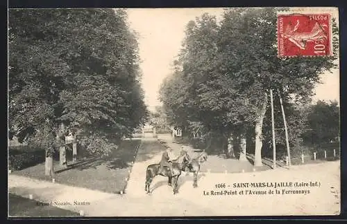 AK Saint-Mars-la Jaille, Le Rond-Point et l`Avenue de la Ferronnays