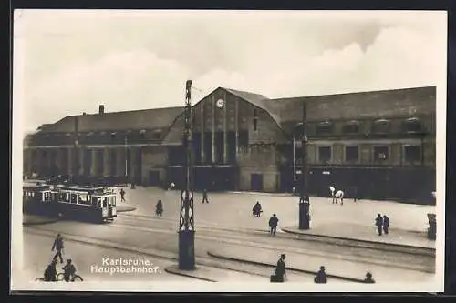 AK Karlsruhe, Hauptbahnhof mit Strassenbahn