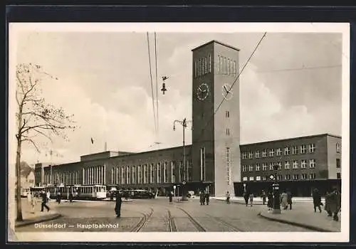 AK Düsseldorf, Hauptbahnhof mit Turmuhr, Strassenbahn